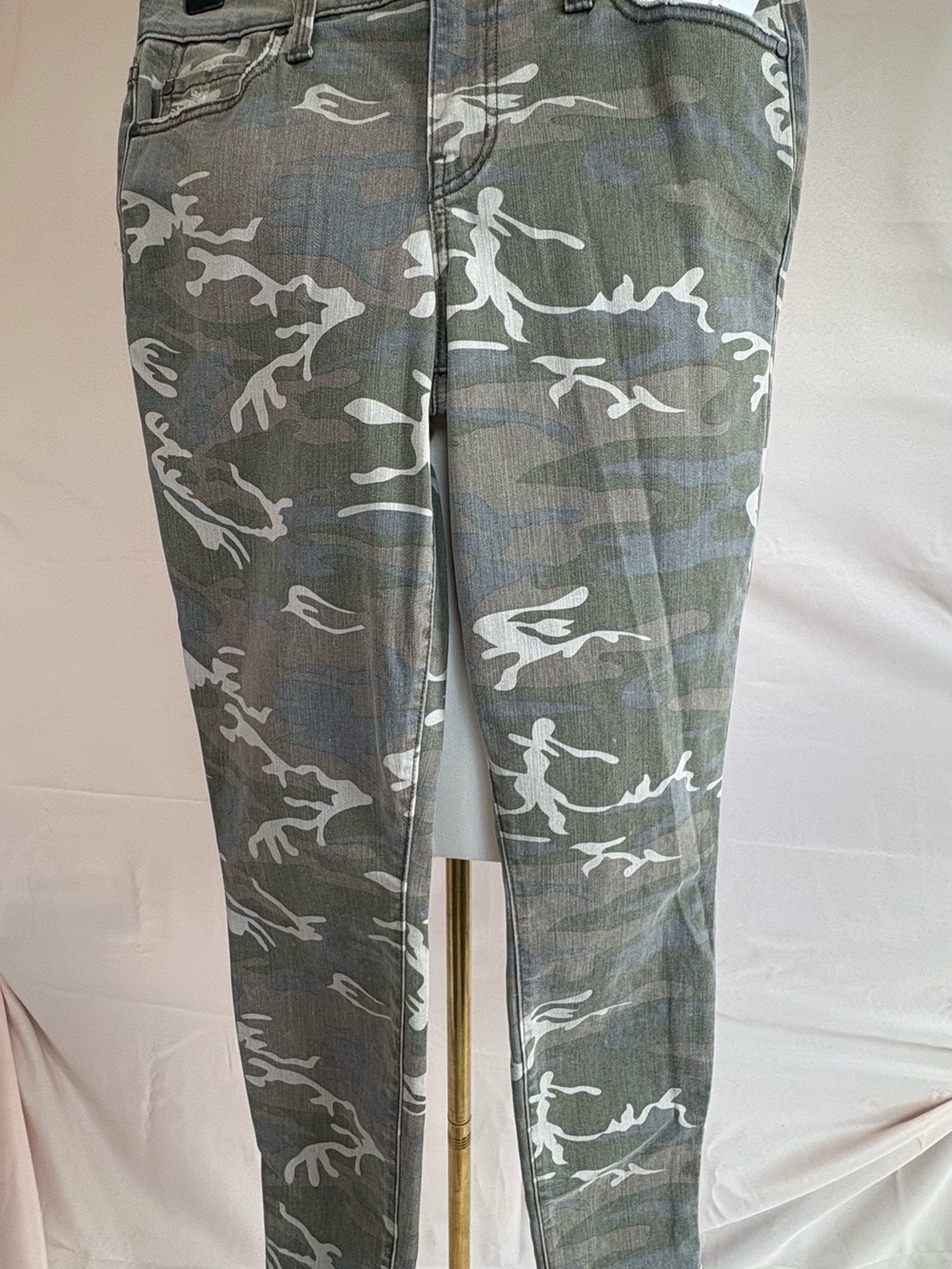 Level 99 Gray & White Camo Skinny Jeans